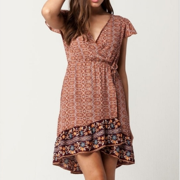 Band Of Gypsies Flutter Boho Wrap Medallion Dress - Picture 2 of 8